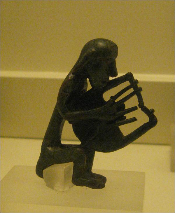 Bronze figurine of a lyre player
